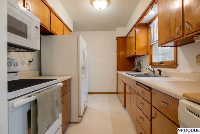 2731 S 41st Street, Lincoln, NE 68506
