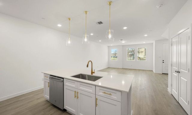 5709 Lakeview Drive, Watauga, TX 76148