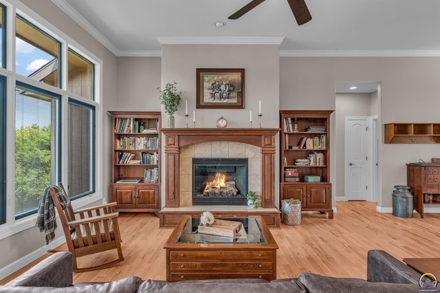 4300 SW Laurens WAY, Topeka, KS 66610