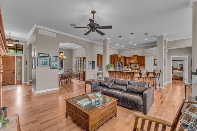4300 SW Laurens WAY, Topeka, KS 66610