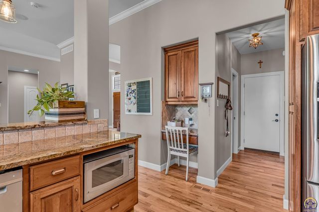 4300 SW Laurens WAY, Topeka, KS 66610