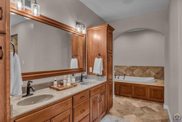 4300 SW Laurens WAY, Topeka, KS 66610