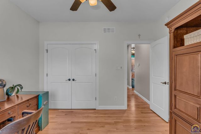 4300 SW Laurens WAY, Topeka, KS 66610