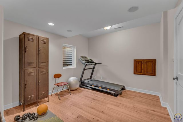4300 SW Laurens WAY, Topeka, KS 66610
