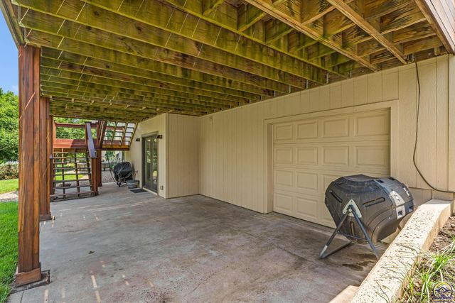 4300 SW Laurens WAY, Topeka, KS 66610
