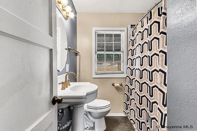 2013 DUNN AVE, Cheyenne, WY 82001