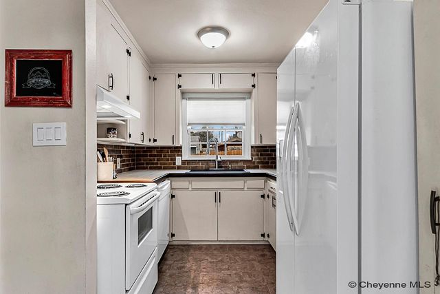 2013 DUNN AVE, Cheyenne, WY 82001