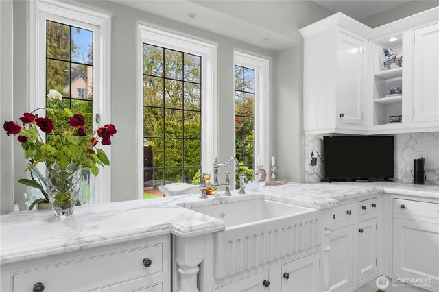 180 Lake Washington Boulevard E, Seattle, WA 98112