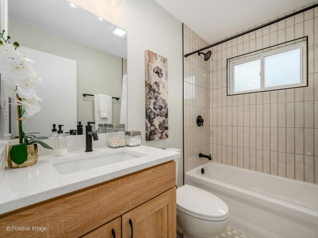 4051 W 80th Place, Chicago, IL 60652