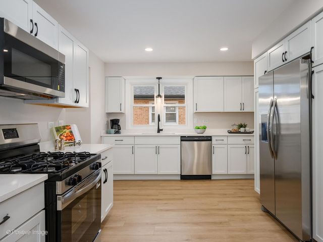 4051 W 80th Place, Chicago, IL 60652