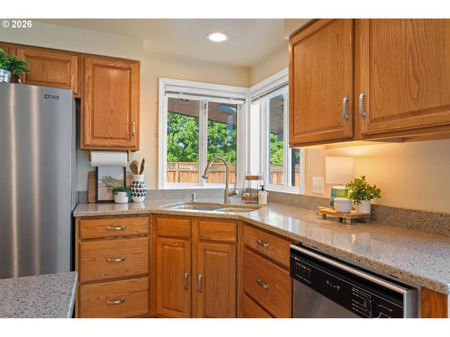 2360 38TH Ave, Longview, WA 98632