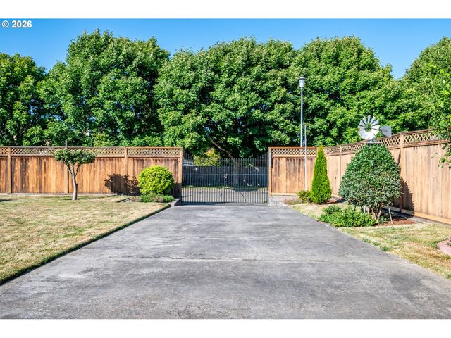 2360 38TH Ave, Longview, WA 98632