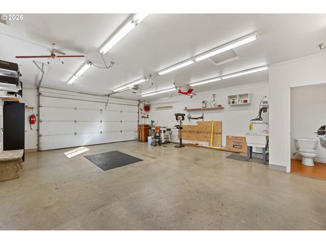 2360 38TH Ave, Longview, WA 98632