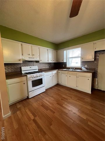 404 Moore Street, Dexter, MO 63841