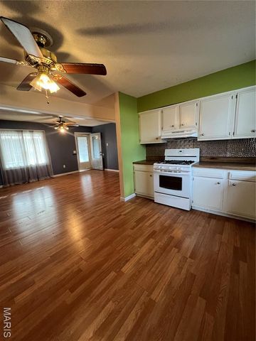 404 Moore Street, Dexter, MO 63841