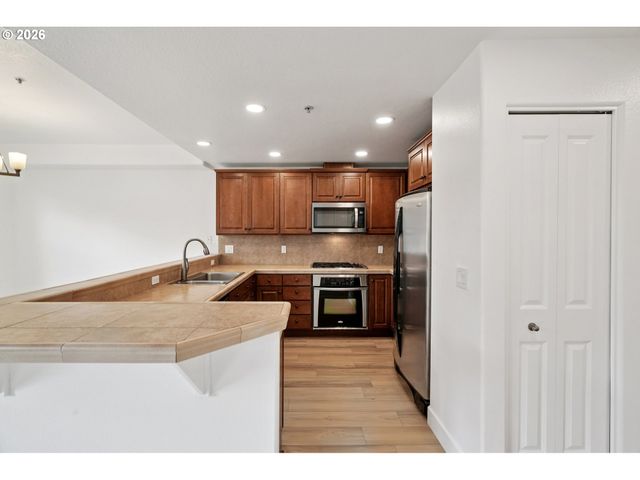 6299 Ne CARILLION Dr, Hillsboro, OR 97124