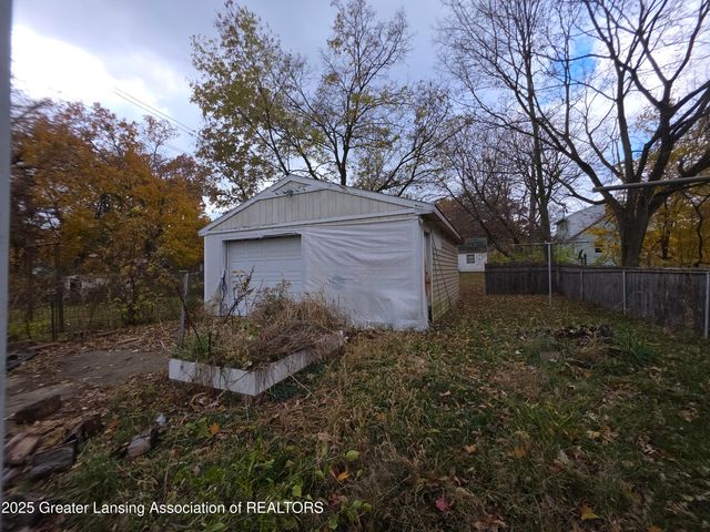 1106 Regent Street, Lansing, MI 48912