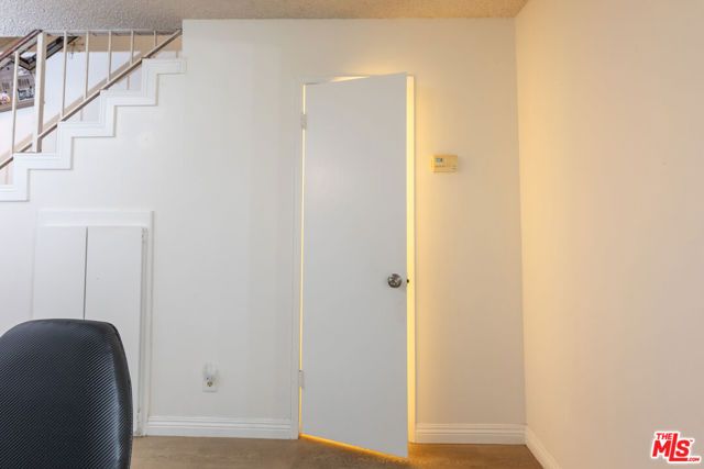 14924 Nordhoff Street 6, North Hills (los Angeles), CA 91343