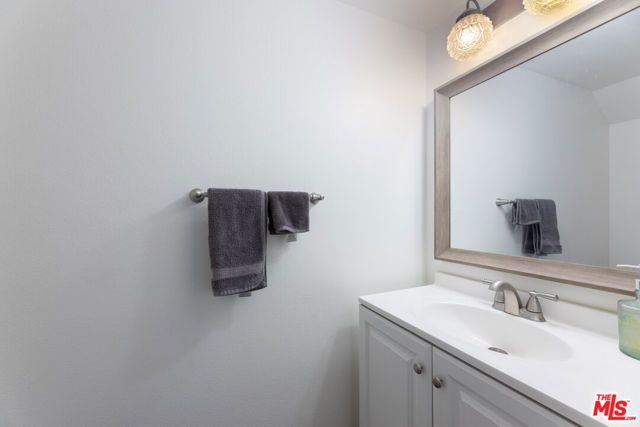 14924 Nordhoff Street 6, North Hills (los Angeles), CA 91343