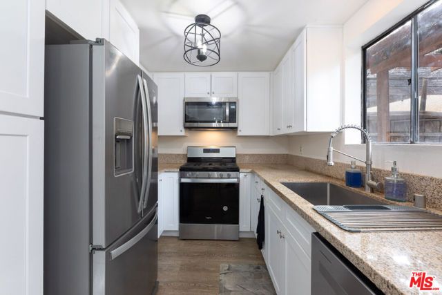 14924 Nordhoff Street 6, North Hills (los Angeles), CA 91343