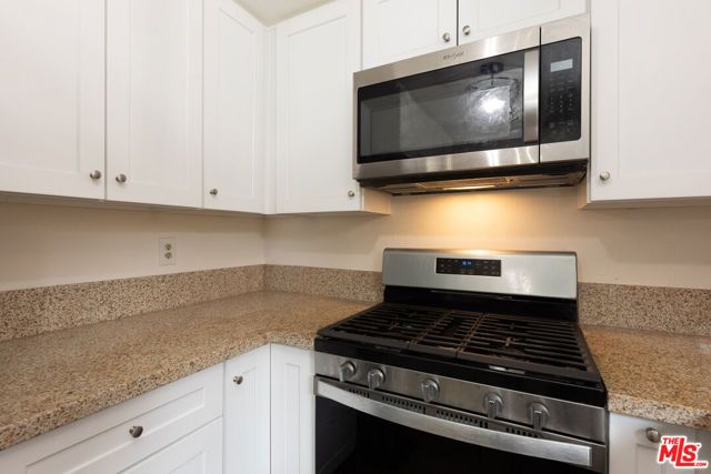 14924 Nordhoff Street 6, North Hills (los Angeles), CA 91343