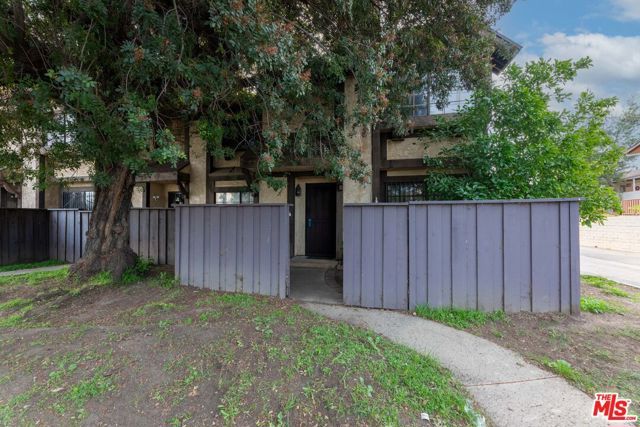 14924 Nordhoff Street 6, North Hills (los Angeles), CA 91343