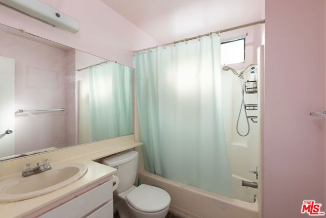 14924 Nordhoff Street 6, North Hills (los Angeles), CA 91343