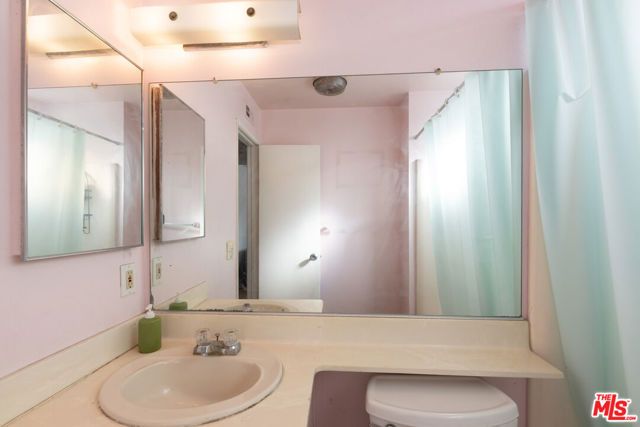 14924 Nordhoff Street 6, North Hills (los Angeles), CA 91343