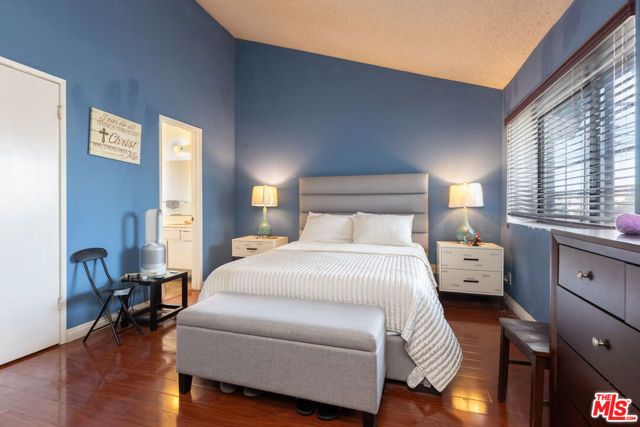 14924 Nordhoff Street 6, North Hills (los Angeles), CA 91343