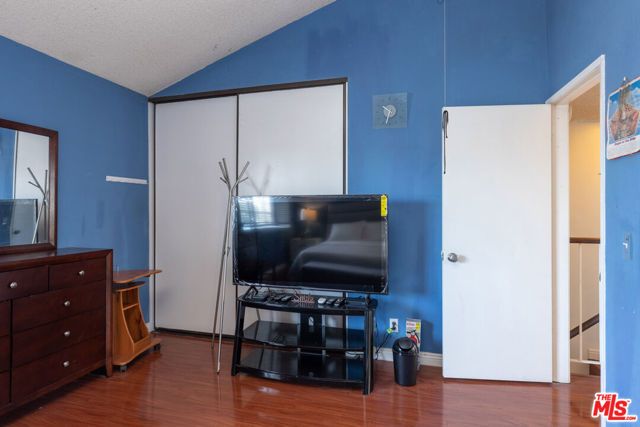 14924 Nordhoff Street 6, North Hills (los Angeles), CA 91343