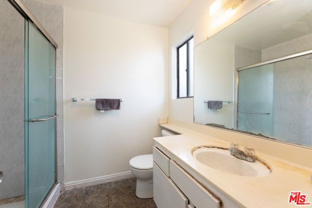 14924 Nordhoff Street 6, North Hills (los Angeles), CA 91343