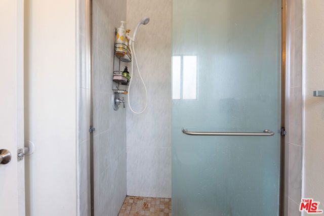 14924 Nordhoff Street 6, North Hills (los Angeles), CA 91343