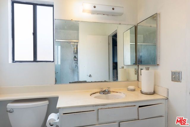 14924 Nordhoff Street 6, North Hills (los Angeles), CA 91343