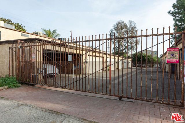 14924 Nordhoff Street 6, North Hills (los Angeles), CA 91343