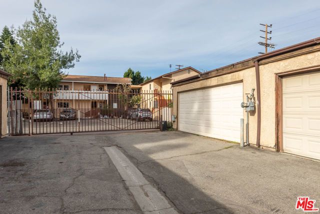 14924 Nordhoff Street 6, North Hills (los Angeles), CA 91343