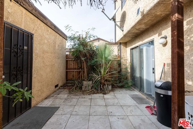 14924 Nordhoff Street 6, North Hills (los Angeles), CA 91343