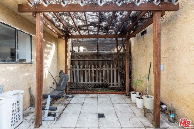 14924 Nordhoff Street 6, North Hills (los Angeles), CA 91343