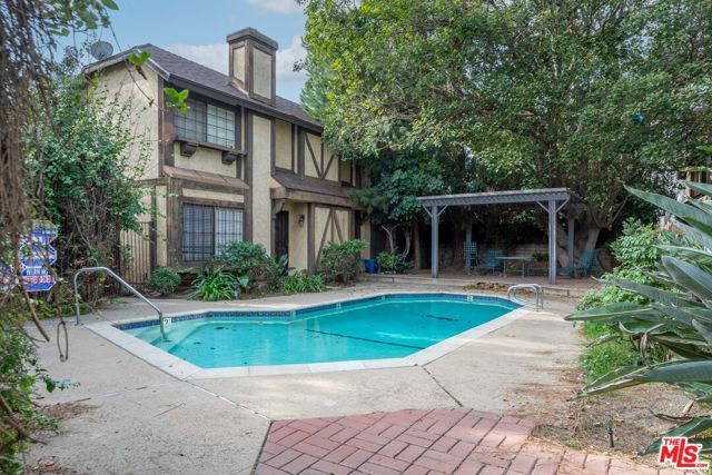 14924 Nordhoff Street 6, North Hills (los Angeles), CA 91343