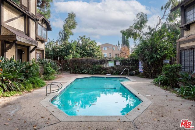 14924 Nordhoff Street 6, North Hills (los Angeles), CA 91343