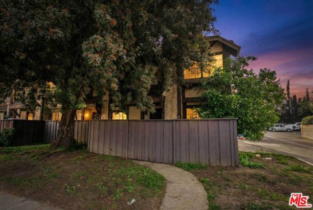 14924 Nordhoff Street 6, North Hills (los Angeles), CA 91343