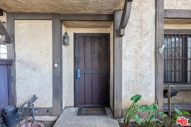 14924 Nordhoff Street 6, North Hills (los Angeles), CA 91343