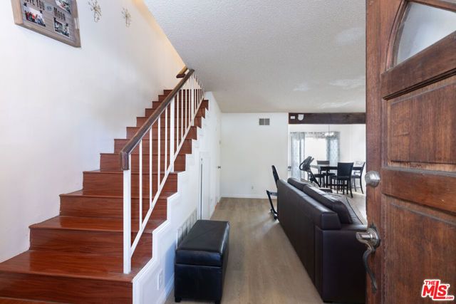 14924 Nordhoff Street 6, North Hills (los Angeles), CA 91343