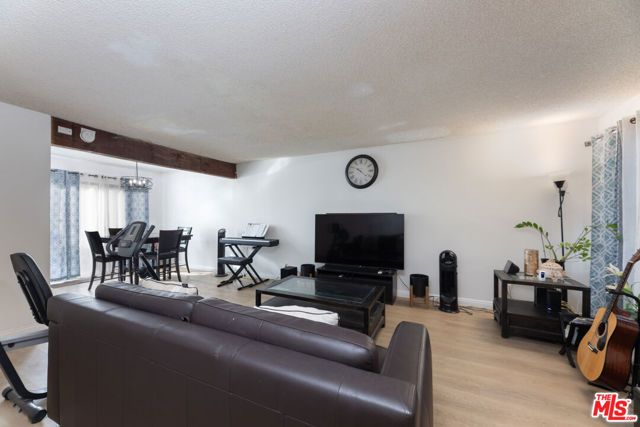 14924 Nordhoff Street 6, North Hills (los Angeles), CA 91343