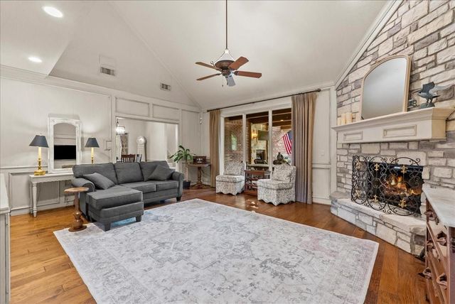 408 Allan Street, Friendswood, TX 77546