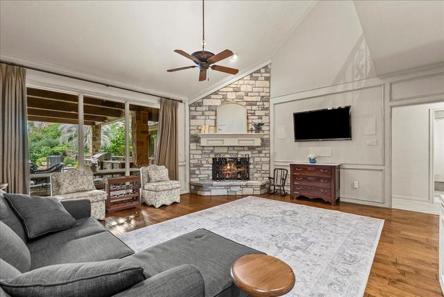 408 Allan Street, Friendswood, TX 77546