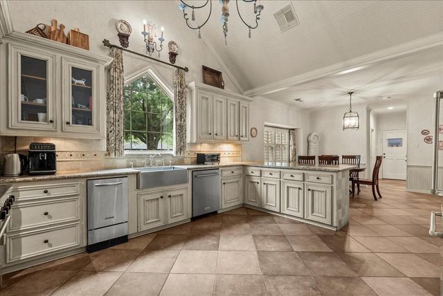 408 Allan Street, Friendswood, TX 77546