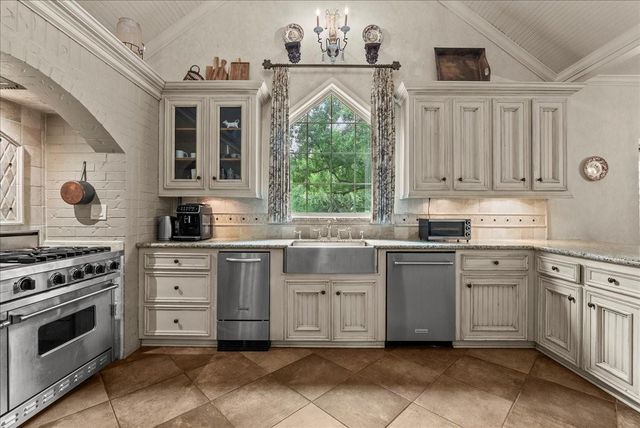 408 Allan Street, Friendswood, TX 77546