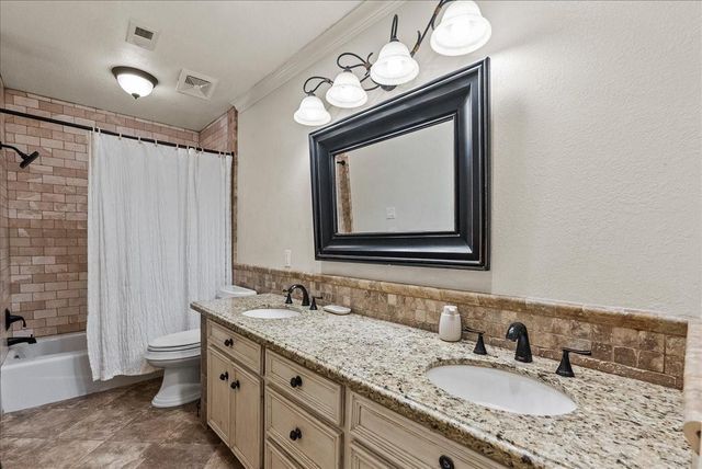 408 Allan Street, Friendswood, TX 77546