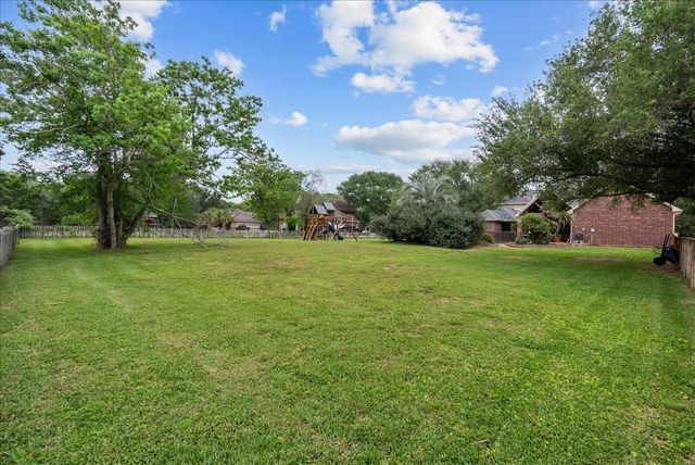 408 Allan Street, Friendswood, TX 77546