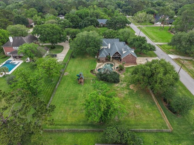 408 Allan Street, Friendswood, TX 77546